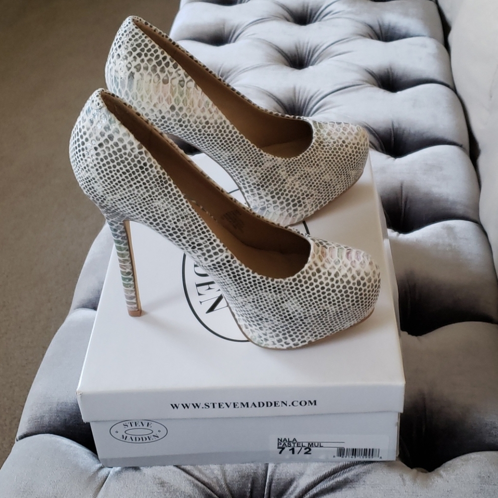 Multi color heels - Picture 3 of 4